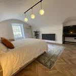 Central Period 2 Bed Apartment With Free Parking On Site Sleeps 1-6