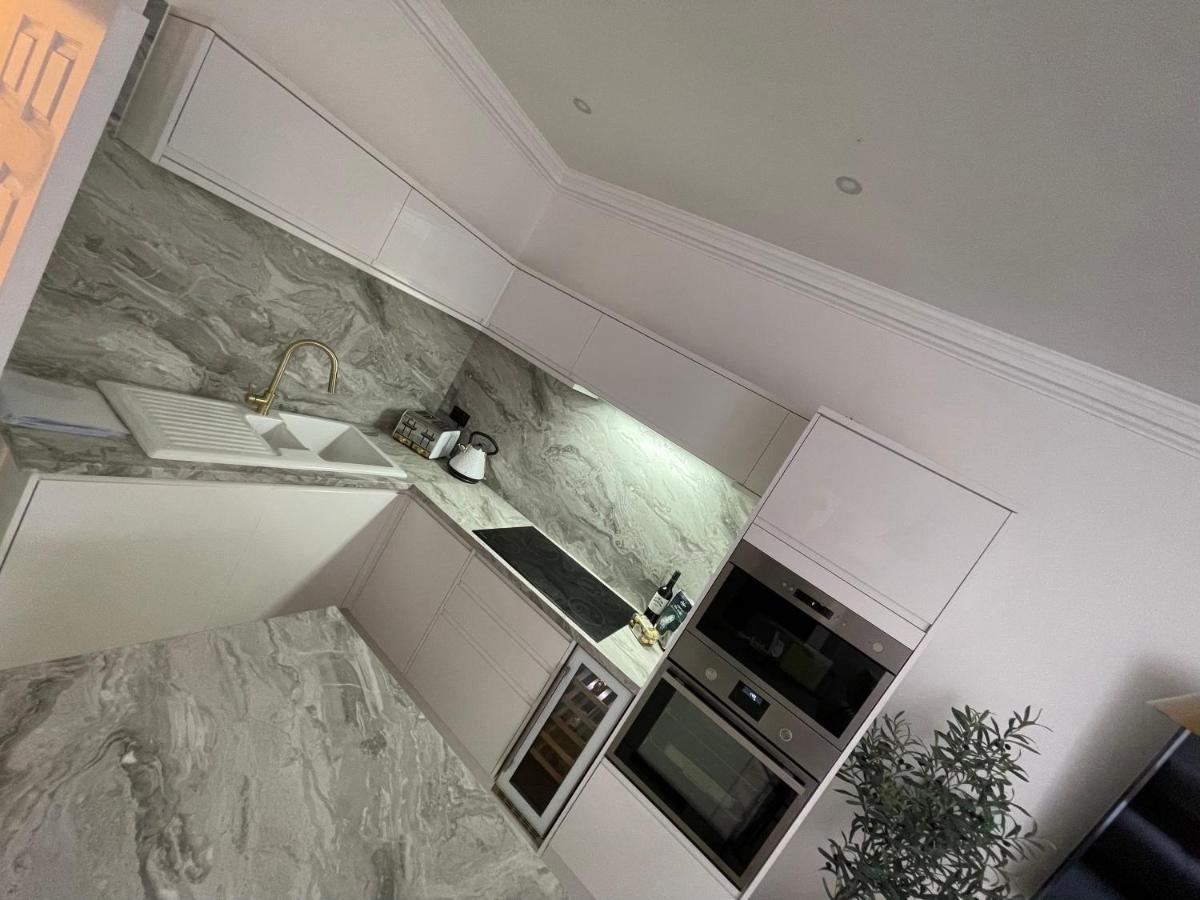 Central Period 2 Bed With Free Parking On Site Sleeps 1-6 Apartamento